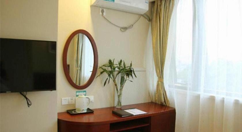 Greentree Fta Waigaoqiao Free Trade Zone North Subway Station Shell 3*