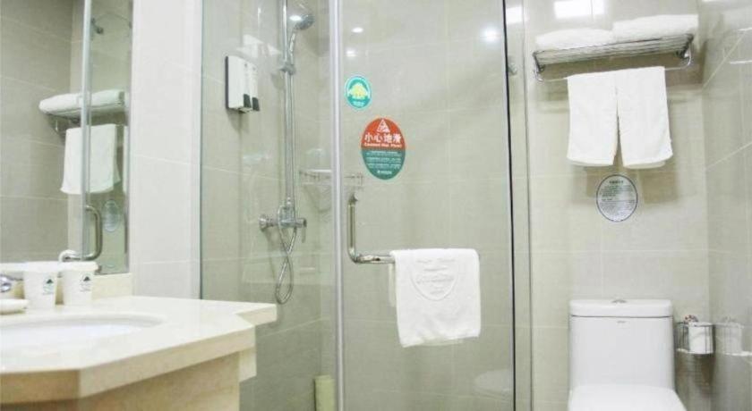 Greentree Fta Waigaoqiao Free Trade Zone North Subway Station Shell Hotel