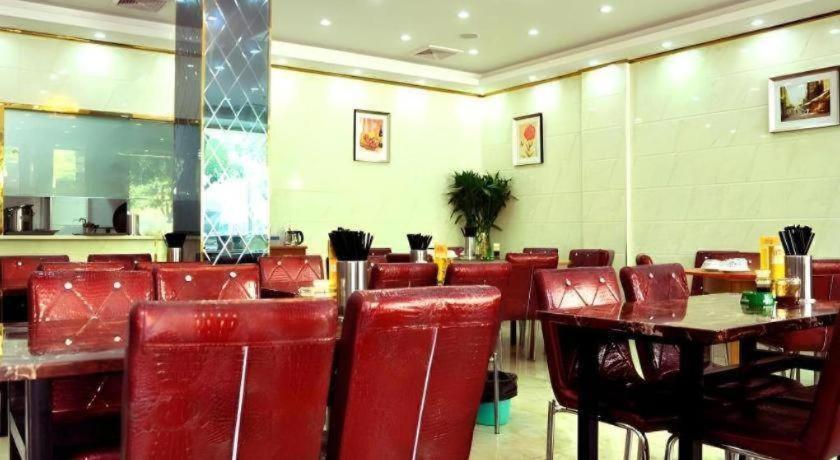 Greentree Fta Waigaoqiao Free Trade Zone North Subway Station Shell Hotel