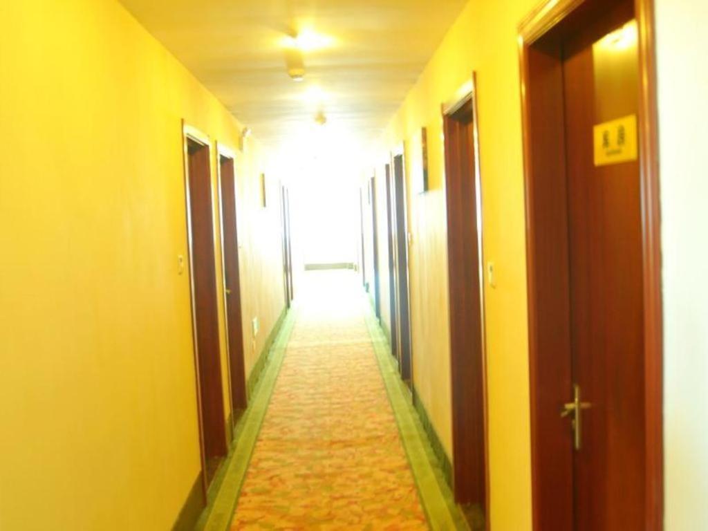 Greentree Fta Waigaoqiao Free Trade Zone North Subway Station Shell Hotel 3*
